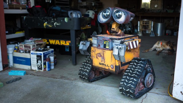 Building A Real Life-Size Wall-E Robot
