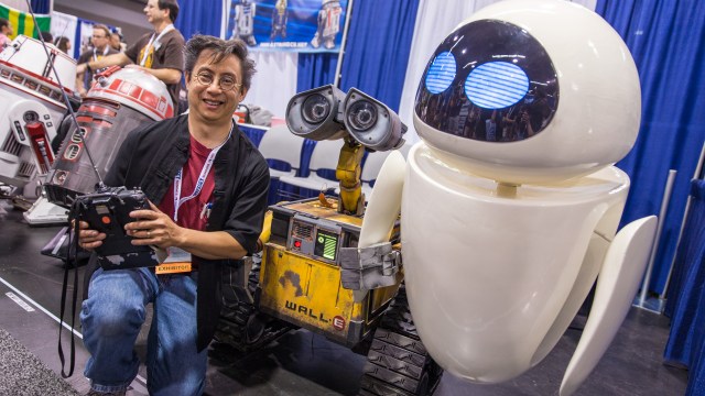 Making a Real Life-Size EVE Robot (from Wall-E!)