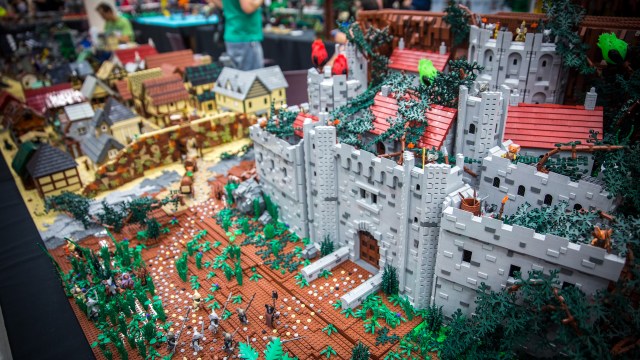 Tested at BrickCon 2015: LEGO Mouse Guard Display