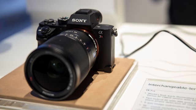 Hands-On with Sony Alpha A7 II Cameras
