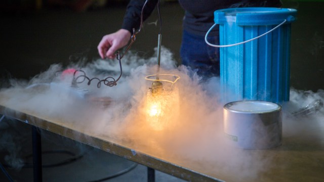 Simple Feats of Science: Liquid Nitrogen Experiments!