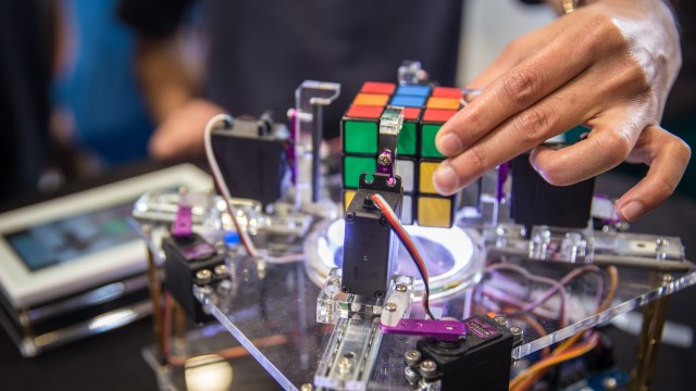 Maker Faire 2016: Rubix’s Cube-Solving Machine