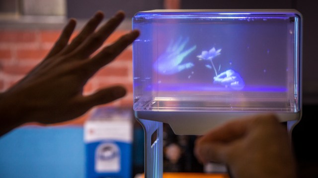 Hands-On with Looking Glass Volume, a True Volumetric 3D Display!
