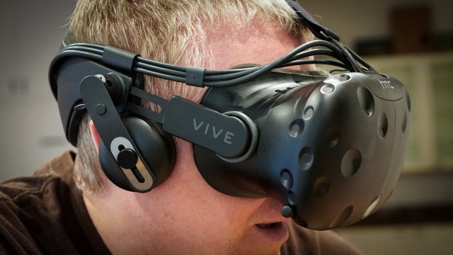 Tested: HTC Vive Deluxe Audio Strap