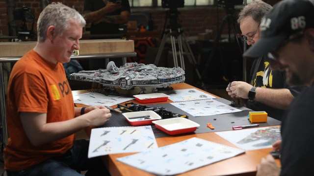 LEGO with Friends: UCS Millennium Falcon (2017), Part 3