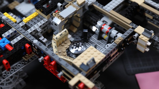 LEGO with Friends: UCS Millennium Falcon (2017), Part 4
