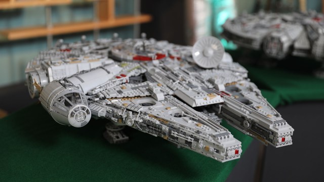 LEGO with Friends: UCS Millennium Falcon (2017), Part 5