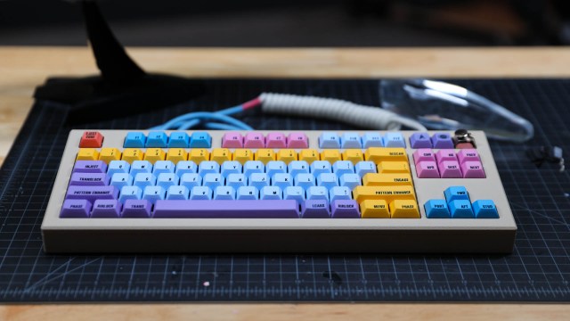 Show and Tell: Star Trek LCARS Mechanical Keyboard