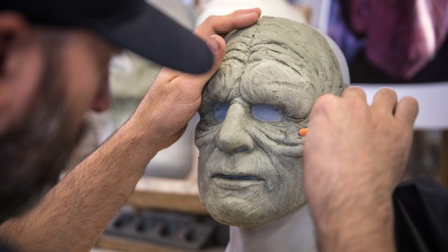Sculpting the Star Wars Battlefront 2 Messenger Droid Mask