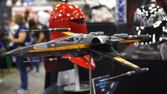 Star Wars T-70 X-Wing Model Replica!