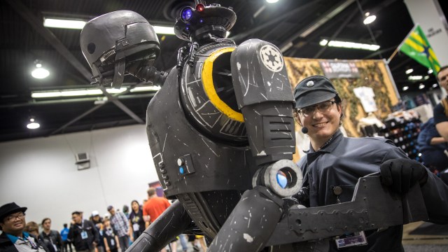 Darren Moser’s Life-Size K-2SO Puppet Cosplay