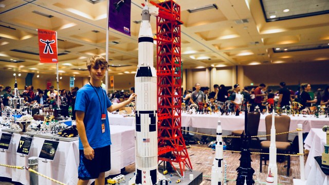 Minifigure-Scale LEGO Saturn V Rocket!
