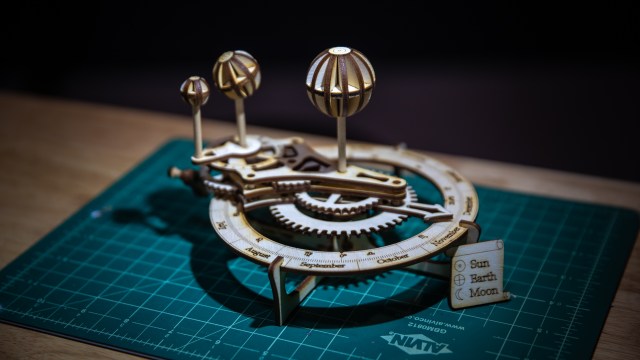 Show and Tell: Laser-Cut Orrery Kit