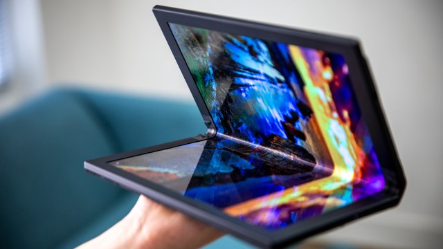 Hands-On with Lenovo’s Foldable PC!