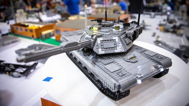 LEGO Abrams Tank that Deploys a Bridge!