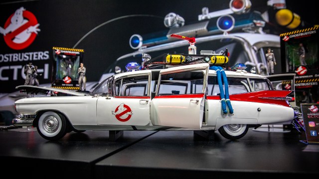 Ghostbusters Ecto-1 1/8 Scale Model Kit Preview