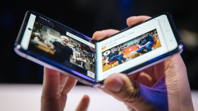 Samsung Galaxy Z Flip Hands-On Impressions!